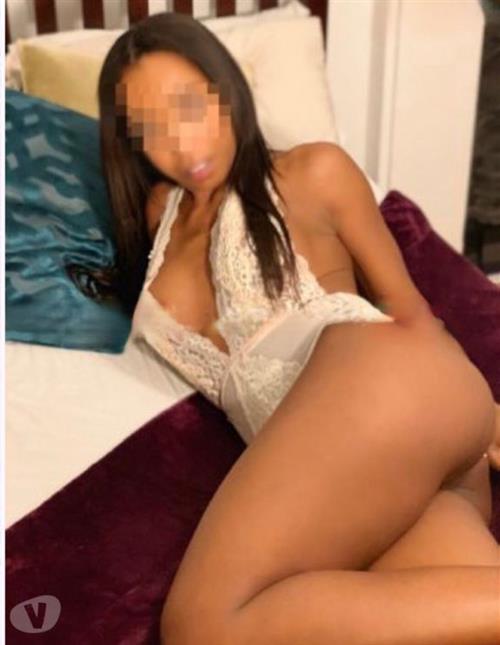 Escort Dolly,Grenoble classic sex striptease